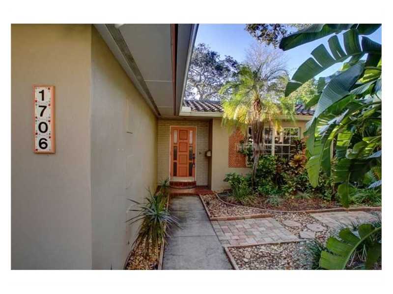 1706 Sunset Dr, Clearwater, FL 33755 photo 1