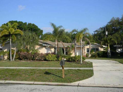 9816 Commodore Dr, Seminole, FL 33776 photo 1