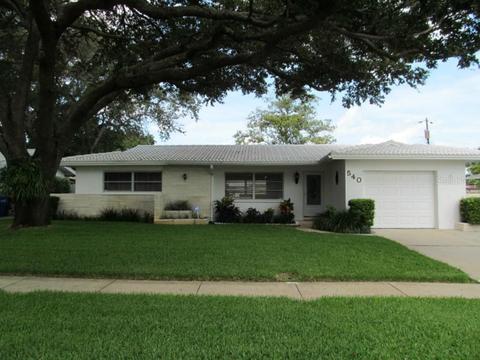 540 E Lake Dr, Largo, FL 33771 photo 1