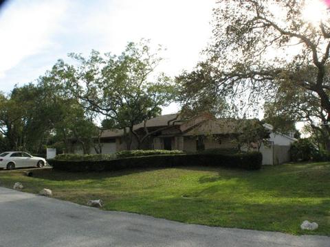 10202 130th St, Largo, FL 33774 photo 1