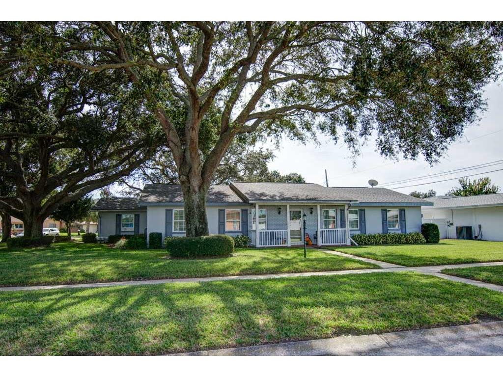 10000 Commodore Dr, Seminole, FL 33776 photo 1
