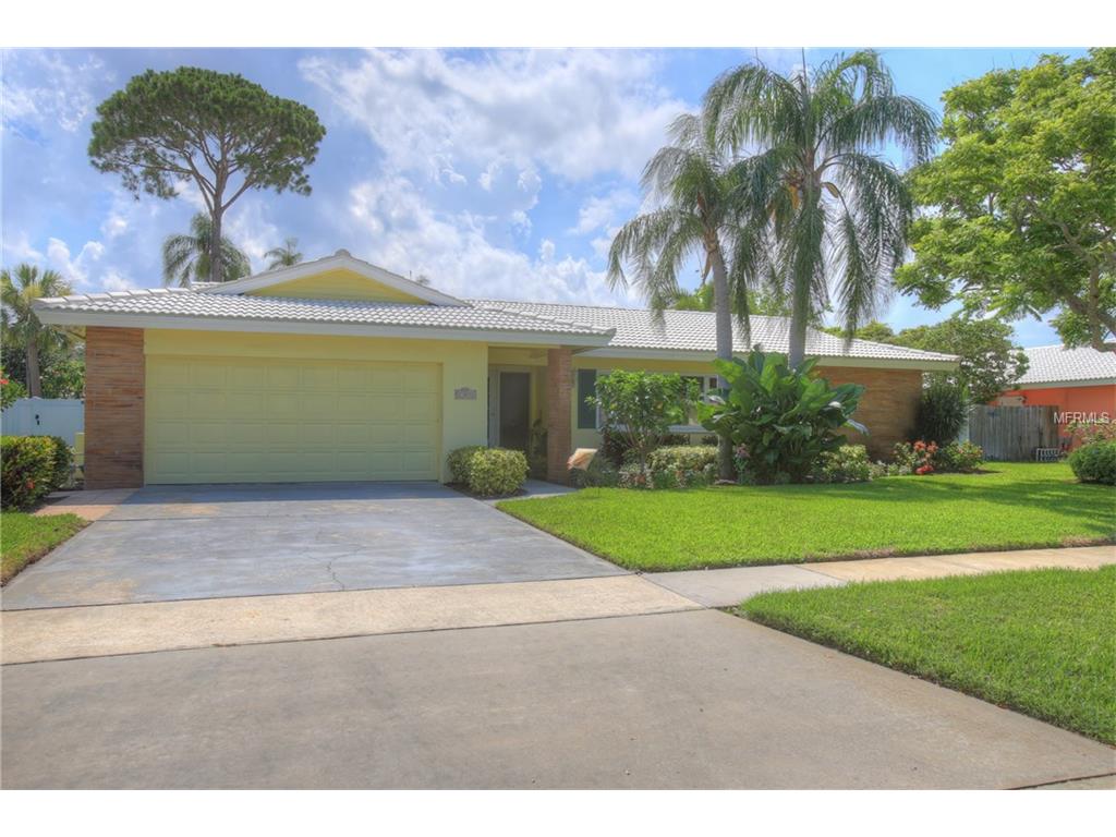 11193 Hammock Dr, Largo, FL 33774 photo 1