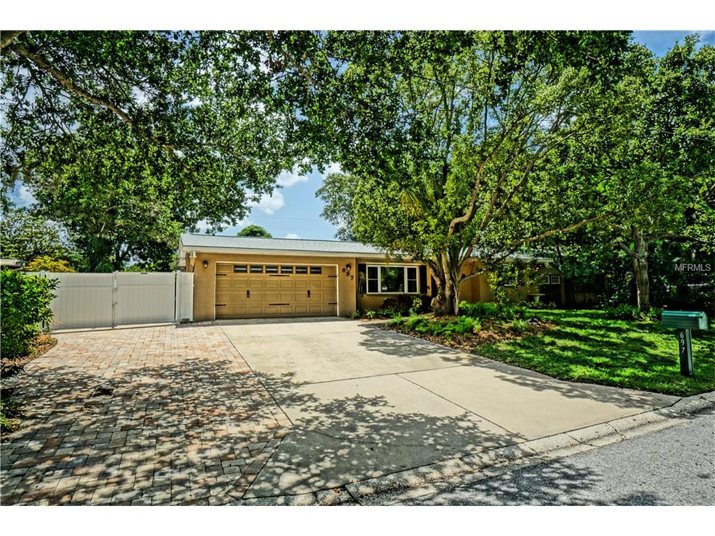 697 Crescent Dr, Largo, FL 33770 photo 1