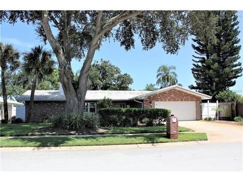 13639 Pinecrest Dr, Largo, FL 33774 photo 1