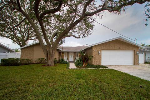 1720 Harbor Cir E, Largo, FL 33770 photo 1