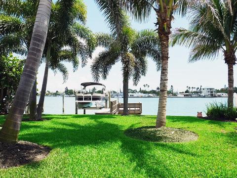 805 Bay Point Dr, Madeira Beach, FL 33708 photo 1