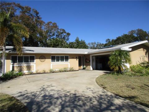 9792 Commodore Dr, Seminole, FL 33776 photo 1