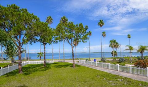 35 Edgewater Dr, Dunedin, FL 34698 photo 1