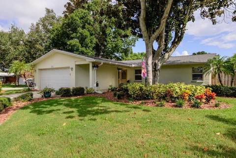 2064 Sun Tree Dr, Clearwater, FL 33763 photo 1