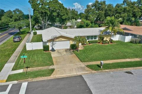 13693 Pinecrest Dr, Largo, FL 33774 photo 1