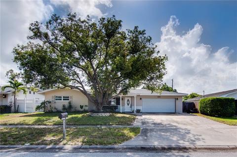 9997 Commodore Dr, Seminole, FL 33776 photo 1
