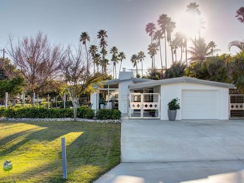 16200 2nd St E, Redington Beach, FL 33708 photo 1