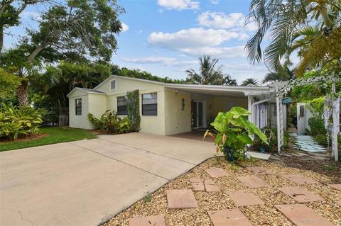 16103 2nd St E, Redington Beach, FL 33708 photo 1