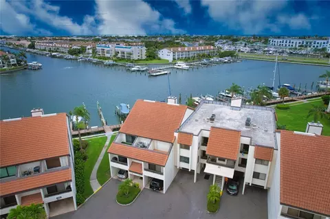 128 1st St E #203, Tierra Verde, FL 33715