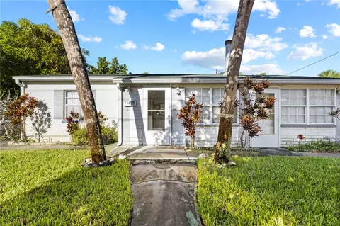 718 Mandalay Ave, Clearwater Beach, FL 33767
