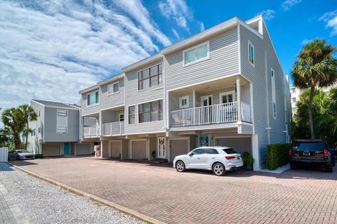 12274 1st St W #7, Treasure Island, FL 33706