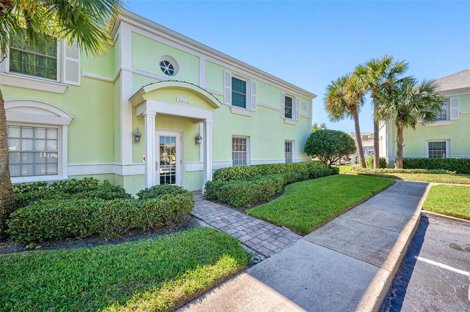  5275 Coquina Key Dr SE #B, Saint Petersburg, FL 33705 photo 1