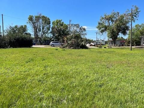 220 Brooks Ct, North Fort Myers, FL 33917
