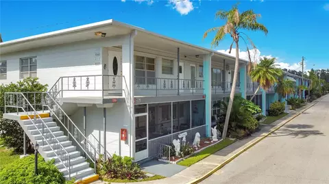 4020 55th St N #1202, Kenneth City, FL 33709