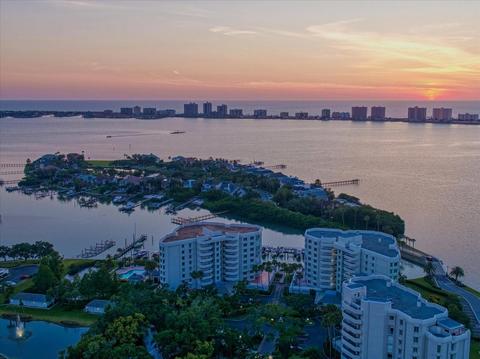 1 Seaside Ln #203, Belleair, FL 33756