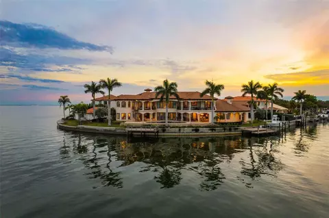 2093 Carolina Ave NE, Saint Petersburg, FL 33703