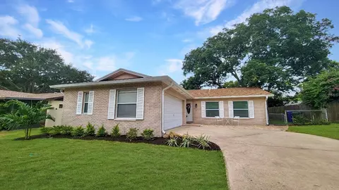 1902 Briarwood St, Dunedin, FL 34698