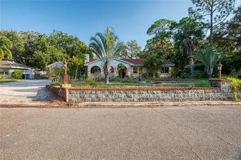 1611 Country Club Rd N, Saint Petersburg, FL 33710