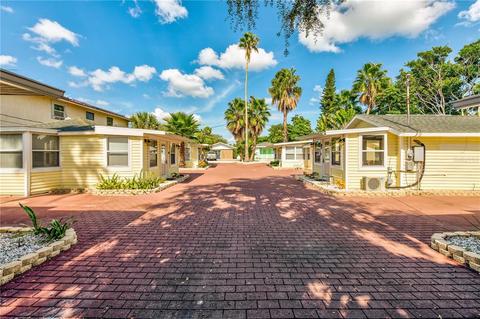 13312 1st St E, Madeira Beach, FL 33708