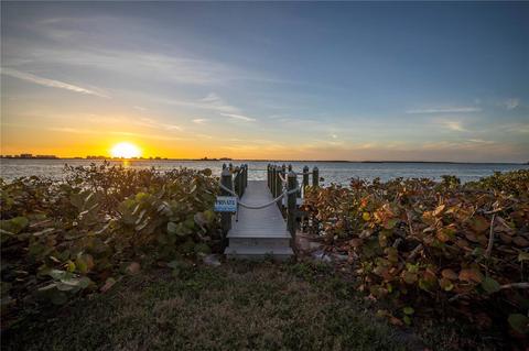 125 Edgewater Dr, Dunedin, FL 34698