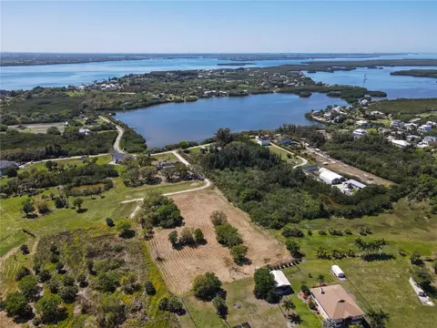 115 Tillett Pl, Terra Ceia Island, FL 34250