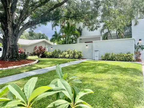 3888 38th Way S, Saint Petersburg, FL 33711