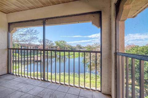 10186 Seminole Island Dr, Largo, FL 33773