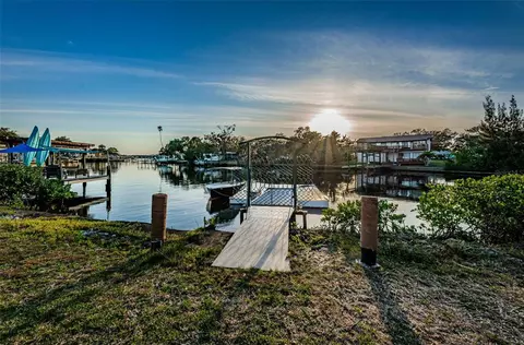 330 N Spring Blvd, Tarpon Springs, FL 34689