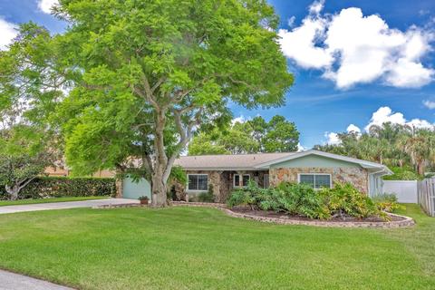 546 Lois Ln, Belleair Bluffs, FL 33770