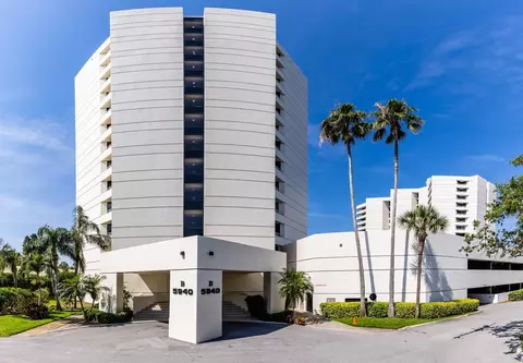 5940 Pelican Bay Plz S #804, Gulfport, FL 33707