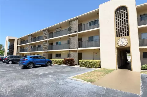 301 87th Ave #204, Saint Pete Beach, FL 33706