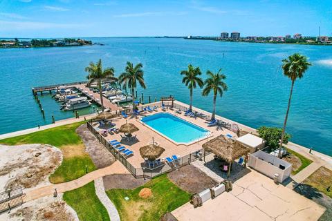 5200 Brittany Dr S #704, Saint Petersburg, FL 33715