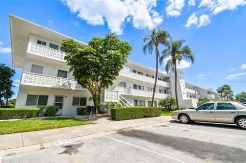 8125 112th St #210, Seminole, FL 33772
