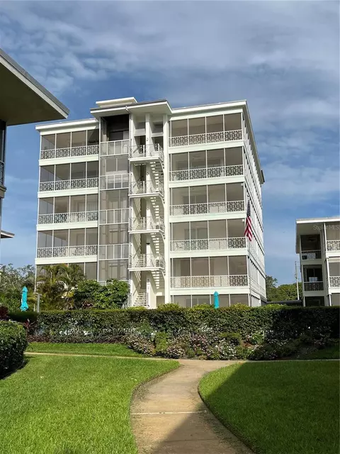 1012 N Shore Dr NE #13, Saint Petersburg, FL 33701
