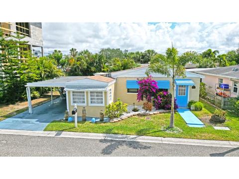 18005 3rd St E, Redington Shores, FL 33708