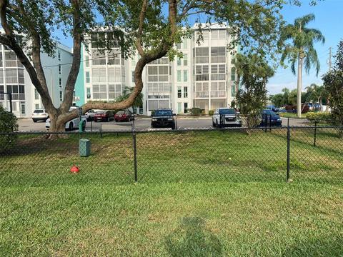 4908 38th Way S #105, Saint Petersburg, FL 33711
