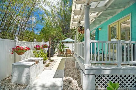 174 Anclote Rd, Tarpon Springs, FL 34689