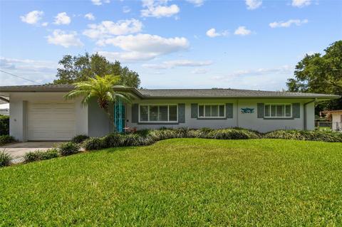 576 Oakwood Dr, Largo, FL 33771