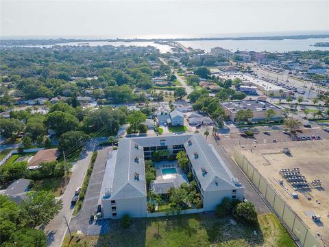 215 Valencia Blvd #205, Largo, FL 33770