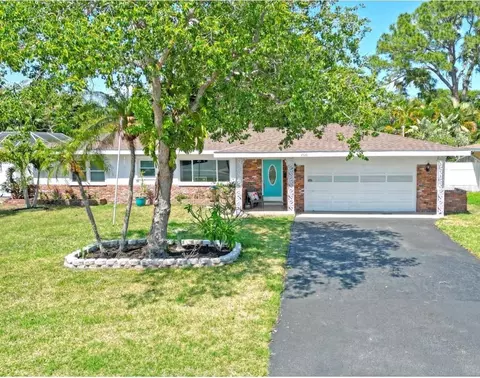 1326 Robin Rd S, Saint Petersburg, FL 33707