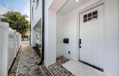 217 8th St N, Saint Petersburg, FL 33701