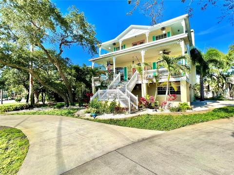 471 Riverside Dr, Tarpon Springs, FL 34689