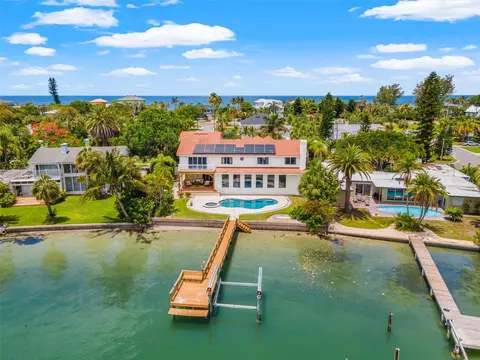301 Harbor Dr, Belleair Beach, FL 33786
