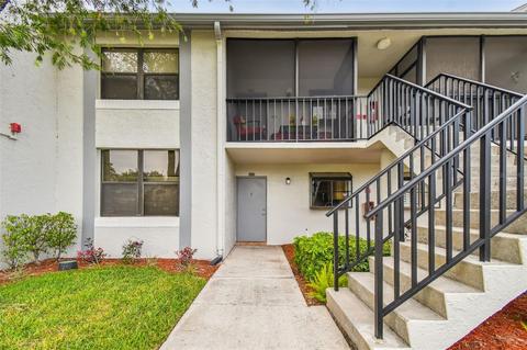 2073 Skimmer Ct W #215, Clearwater, FL 33762