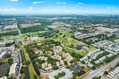700 Starkey Rd #614, Largo, FL 33771